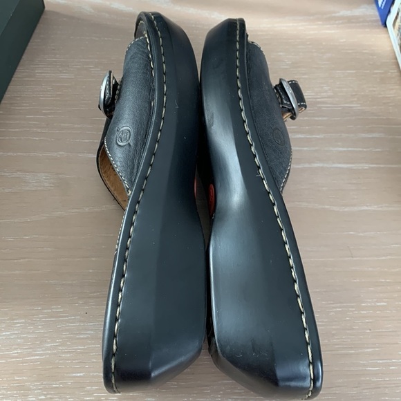 BORN Handcrafted Footwear Size 8.5-9** Leather upper and lining - Picture 8 of 8